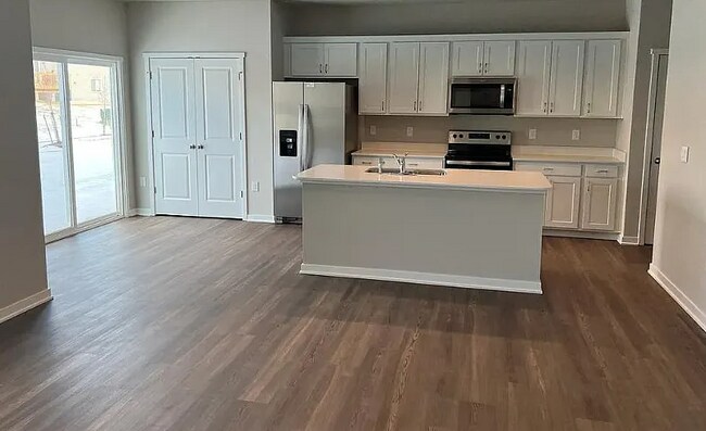 Building Photo - 340 Ember Dr
