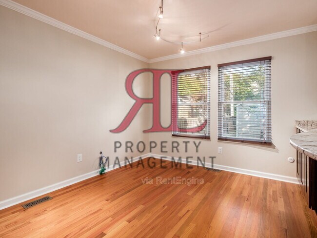 Building Photo - 362 W 4th Ave