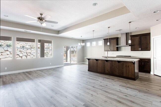Building Photo - Dog Friendly Home in Gated Community!