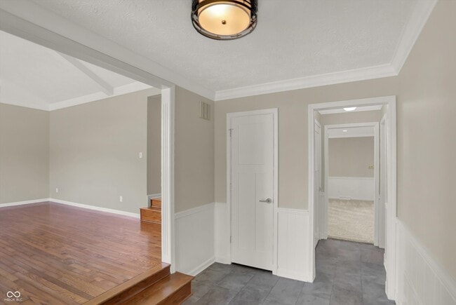 Building Photo - 3037 Golfview Dr