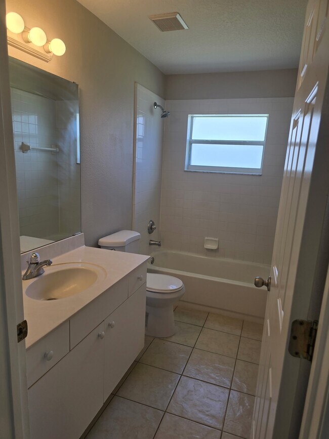 Building Photo - 112 Plainview Dr