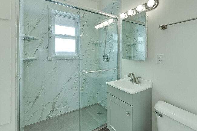 Building Photo - Newly Renovated Two Bedroom!