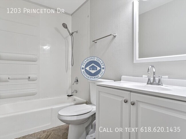 Building Photo - 1203 Princeton Dr