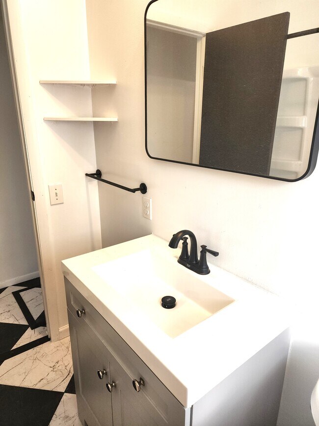 Building Photo - 3886 N West River Rd