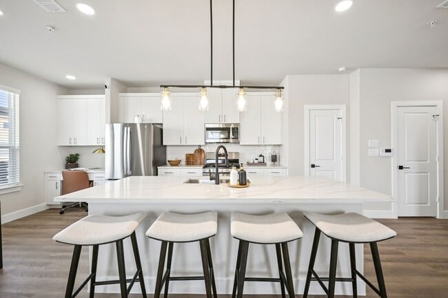 Building Photo - 3505 Taas Dr