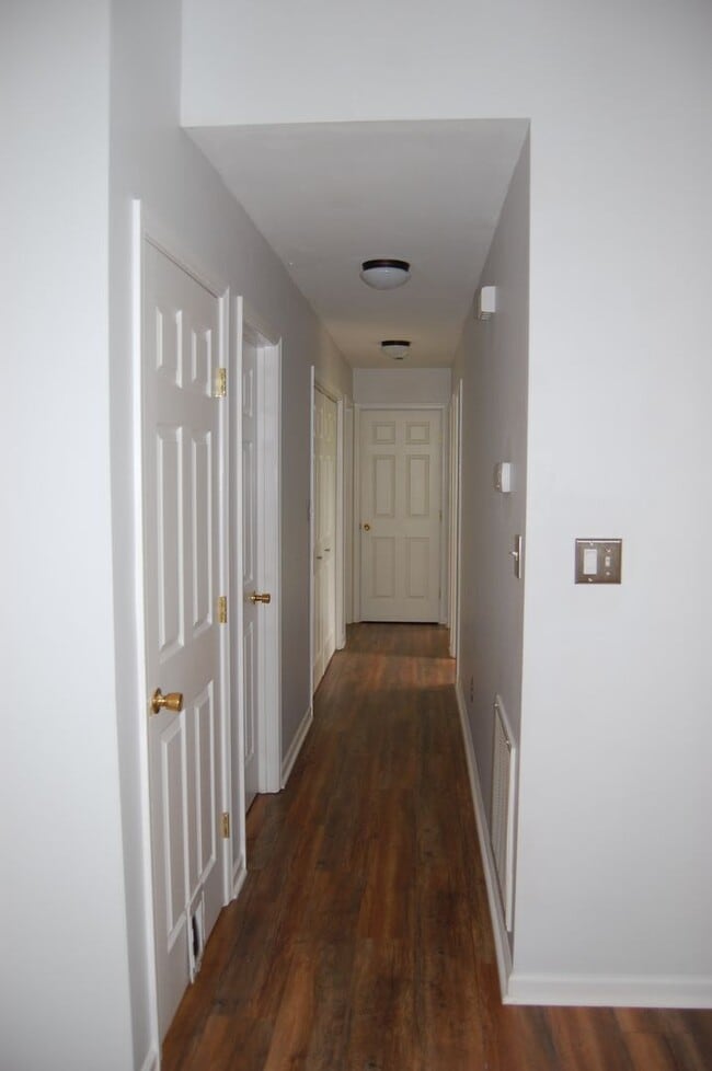 Building Photo - 3 Bedroom Home in Forest