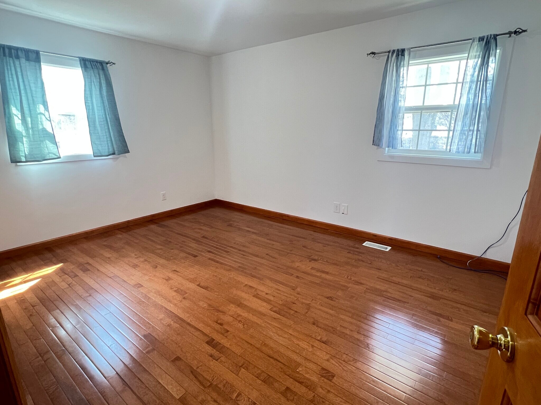 Building Photo - 2507 Sheridan Dr