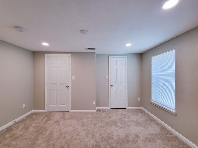 Building Photo - BEAUTIFUL REMODELED 3 BEDROOM 2 BATH IN LA...