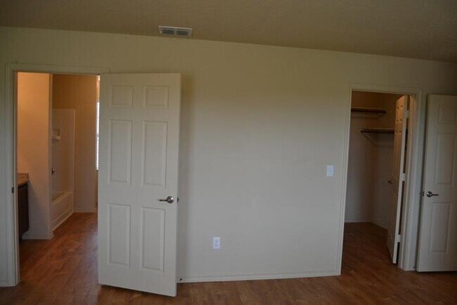 Building Photo - 10730 Goose Way
