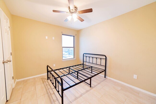 Building Photo - 4316 Ramona Dr