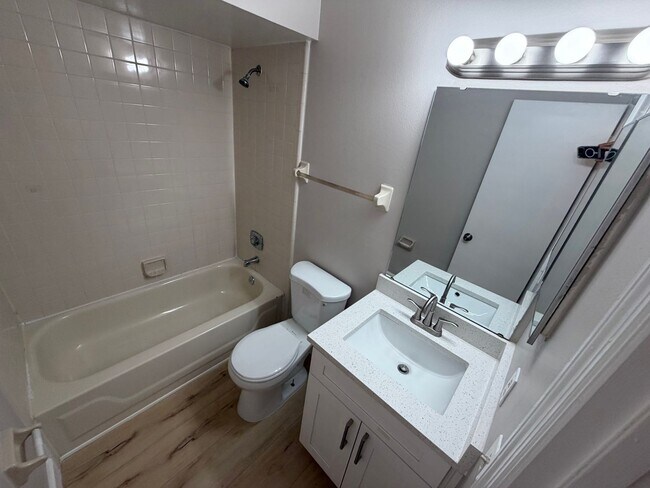 Building Photo - 4160 Pershing Pointe Pl