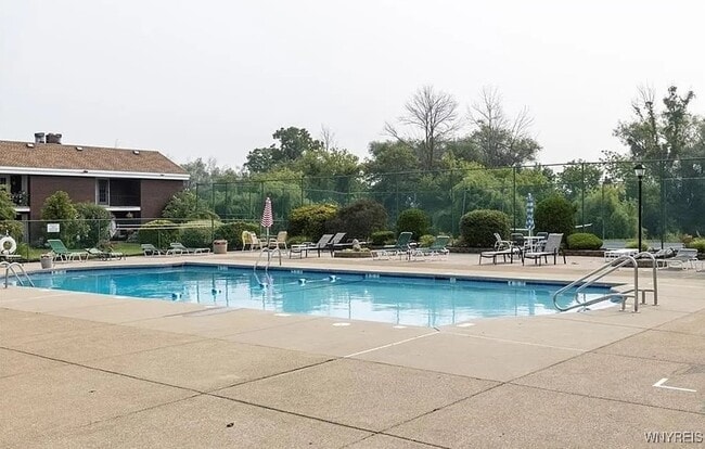 Building Photo - 110 Groton Dr