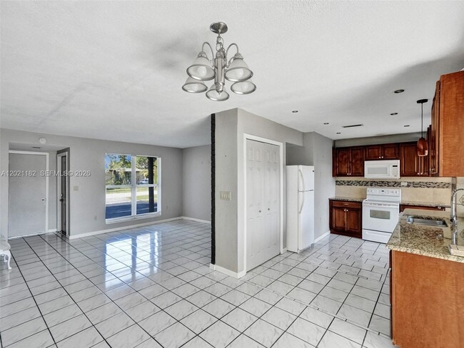 Building Photo - 8550 NW 27th Pl