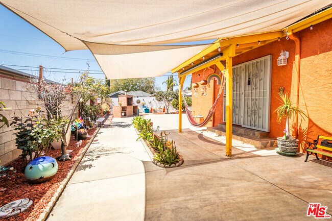 Building Photo - 6445 Tujunga Ave