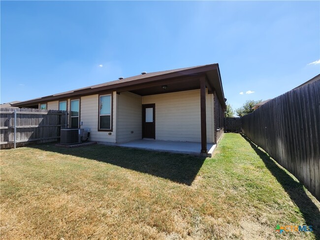 Building Photo - 1115 Creekside Orchard