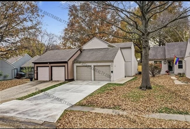 Building Photo - Gorgeous Modern Shawnee Townhome-Available...