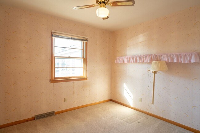 Building Photo - Charming 3 bedroom 1.5 bathroom house in SE Wichita!