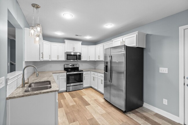 Building Photo - Pet Friendly Three Bedroom with Bonus!