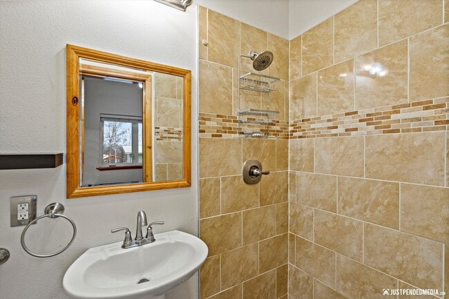 Building Photo - Eagle River Valley Escape