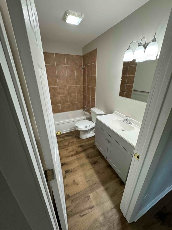 Building Photo - 922 W Pearl St