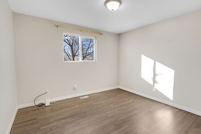 Building Photo - 3919 Tennyson Ave