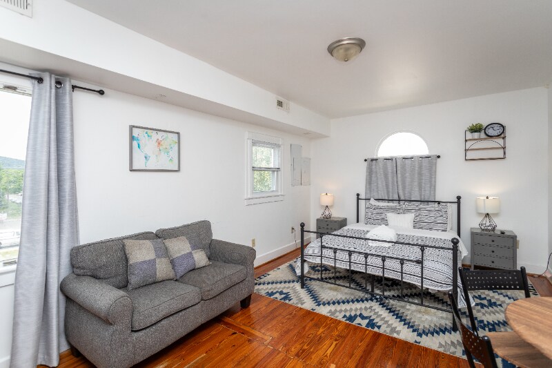 Building Photo - 600 E Main St