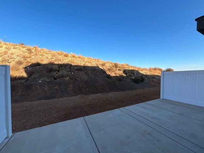 Building Photo - DR. HORTON Townhome in Long Valley!!