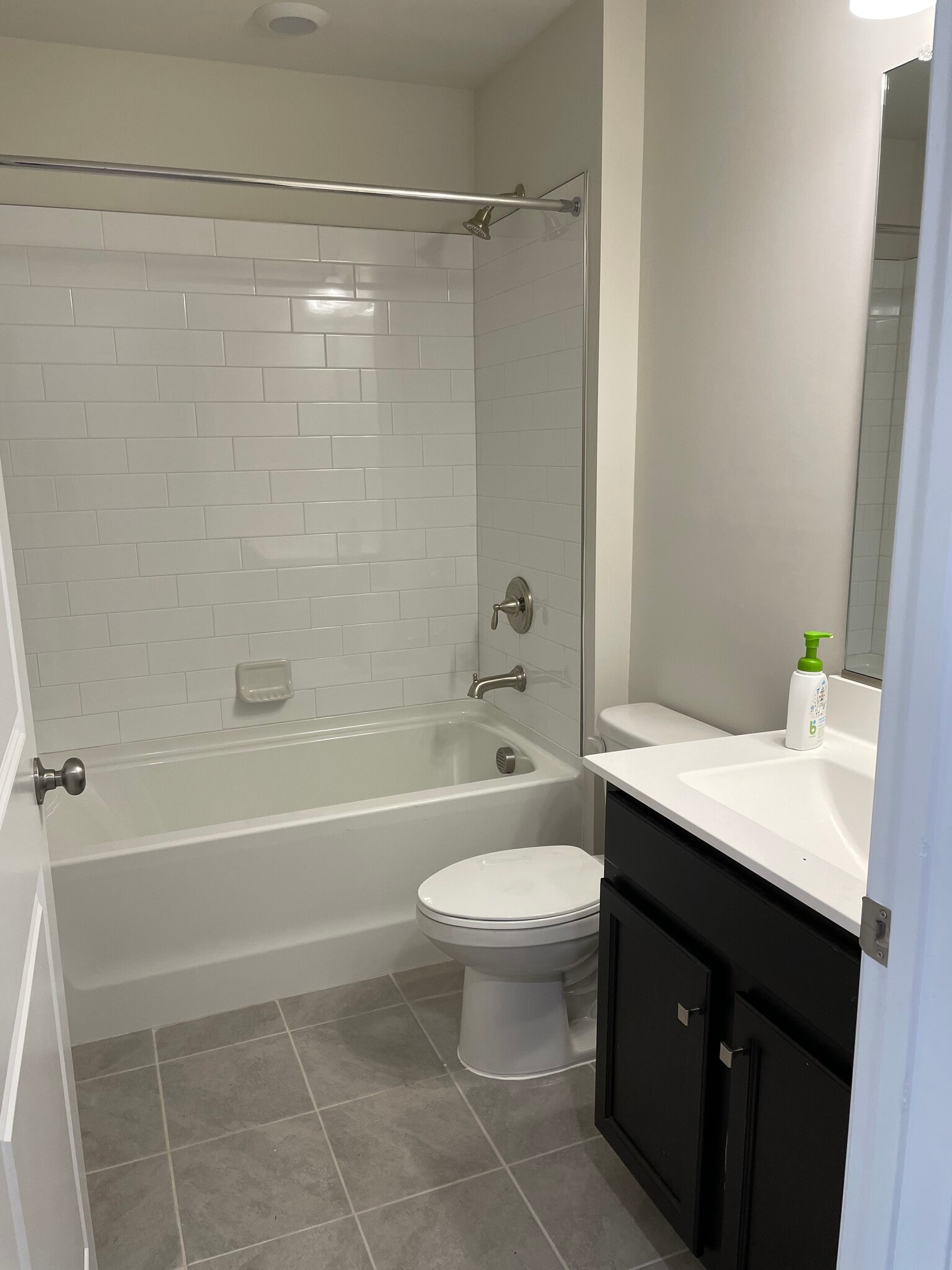 Building Photo - 504 E International Rd