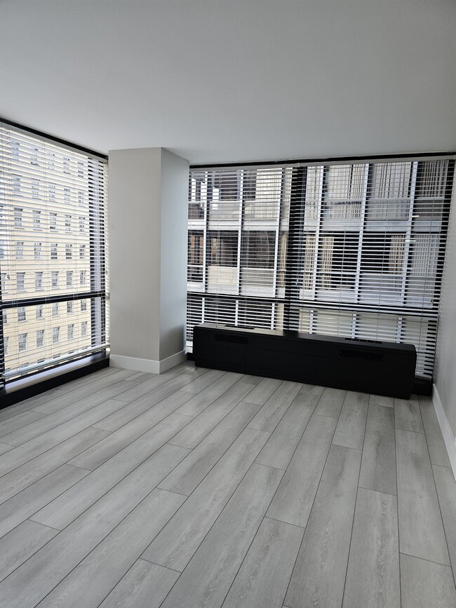 Building Photo - 900 N Lake Shore Dr