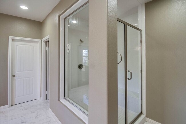 Building Photo - RENT SPECIAL | Large Estate with Resort-Style Amenities