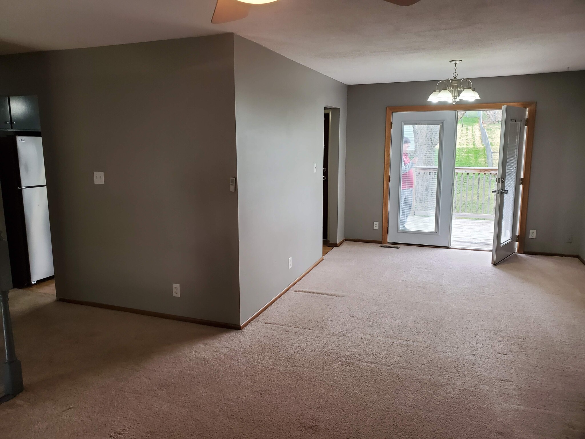 Building Photo - 9060 Oakwood Dr