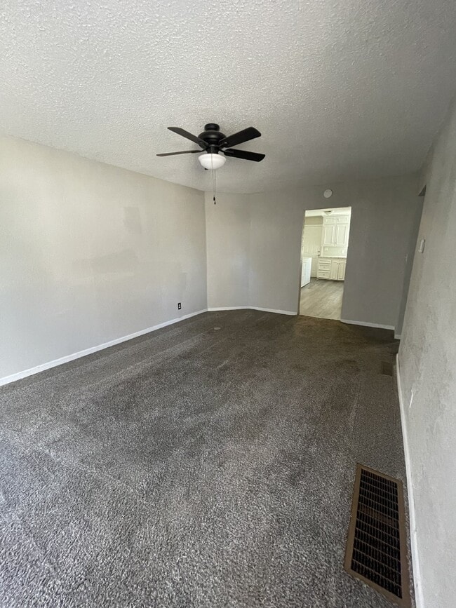 Building Photo - Charming 2-Bedroom Duplex in Wichita with Spacious Layout and Modern Amenities!