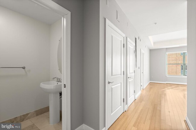 Building Photo - 2425 L St NW