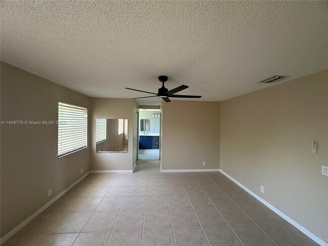 Building Photo - 4383 Laurel Ridge Cir