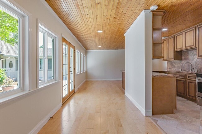 Building Photo - Family Home and In-Law Unit for Rent