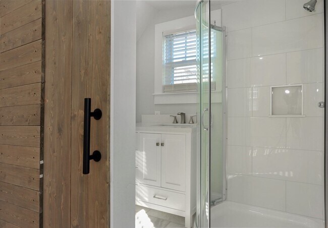 Building Photo - 3 Island Ave