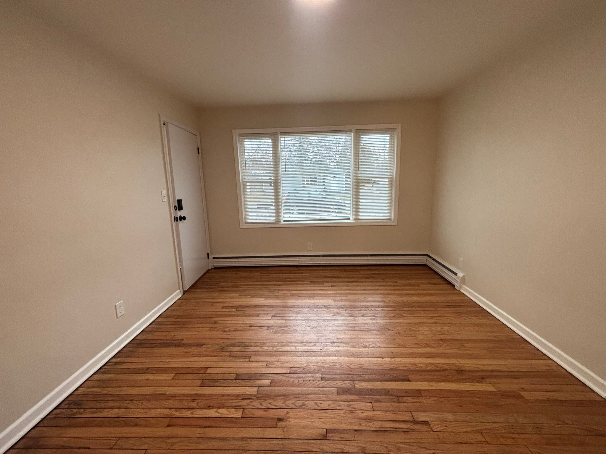 Building Photo - 13 Anthony Ln