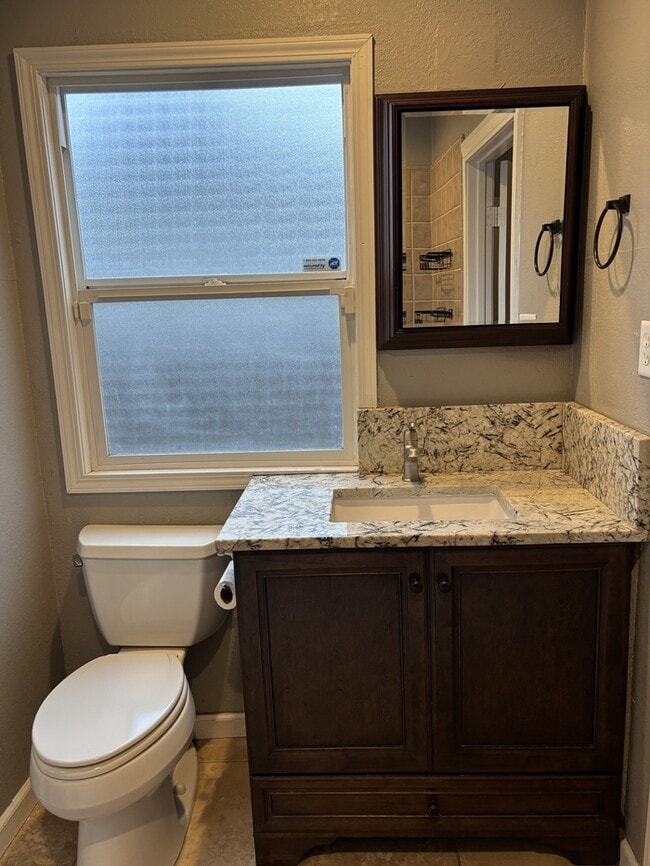 Building Photo - Adorable 2-bedroom, 1-bath cozy home in the heart of Modesto