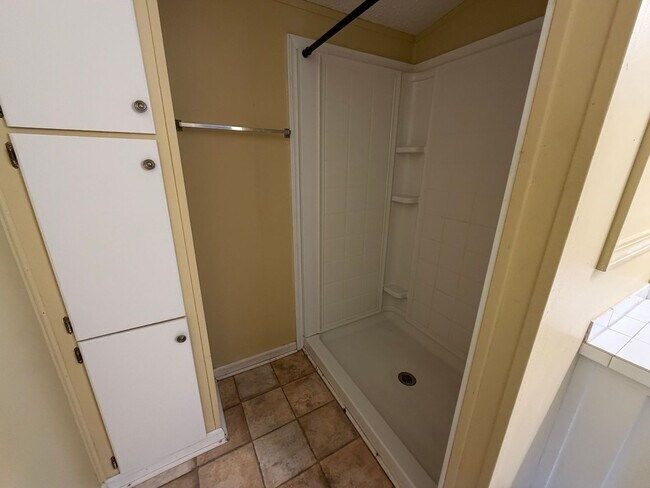 Building Photo - AVAILABLE NOW!