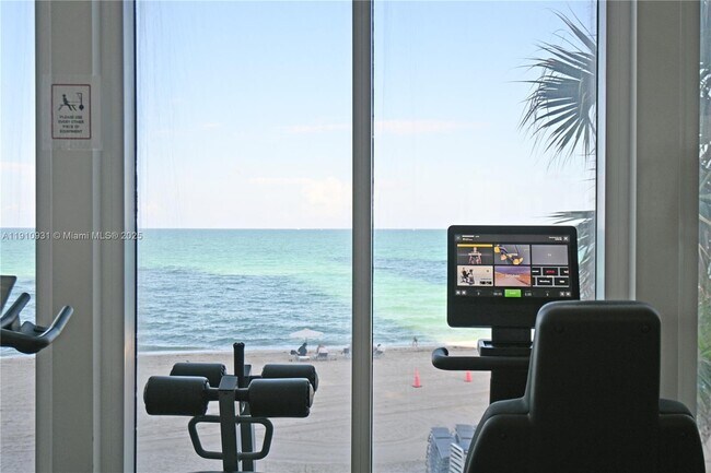 Building Photo - 15811 Collins Ave