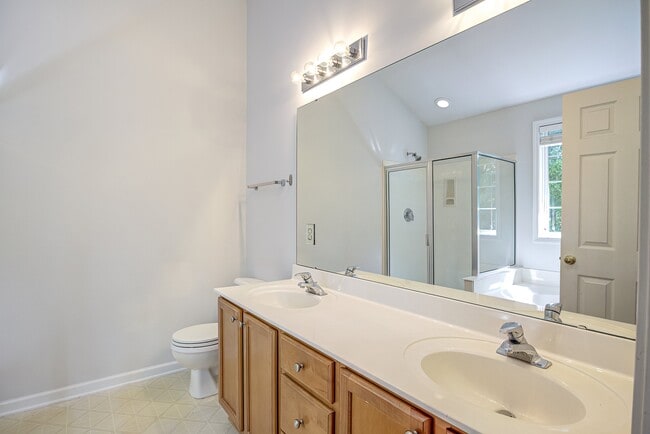 Building Photo - 2103 Templeton Gap Dr