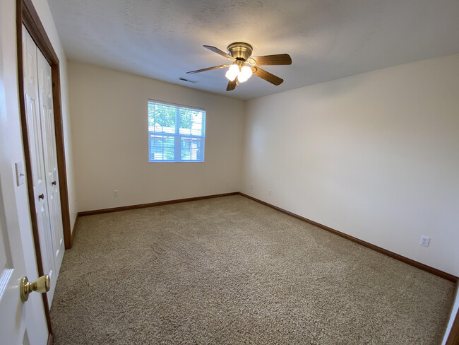 Building Photo - 5355 Midway Dr