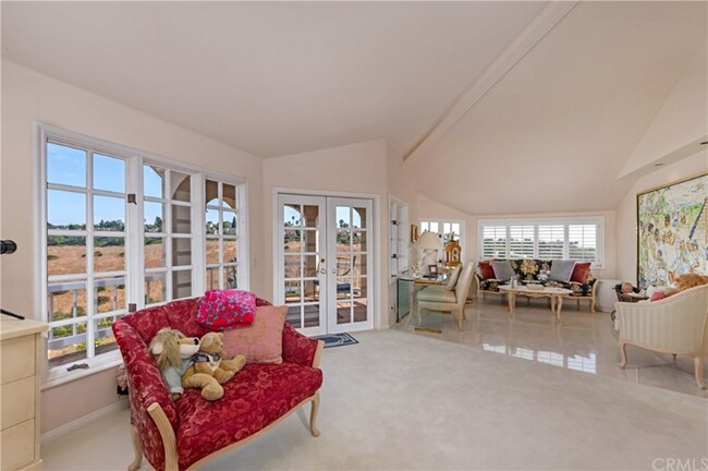 Building Photo - 6 South Peak