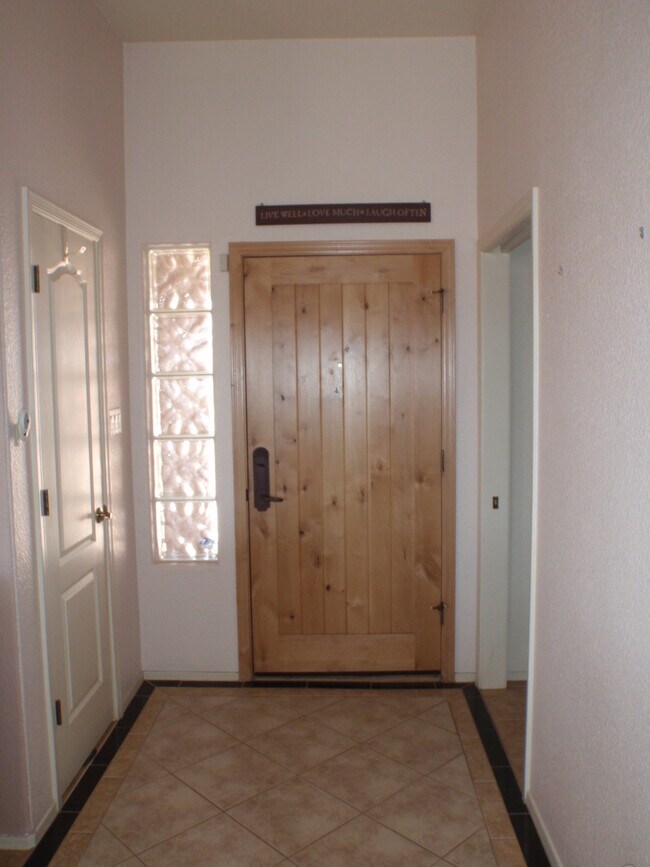 Building Photo - MESA DEL SOL POOL HOME