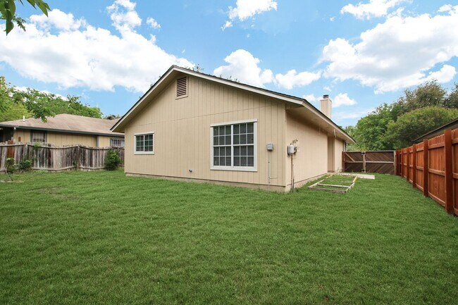 Building Photo - ***APPLICATION CURRENTLY UNDER REVIEW***Contemporary Single-Level Home with 3 Bedrooms, 2 Bathroo...