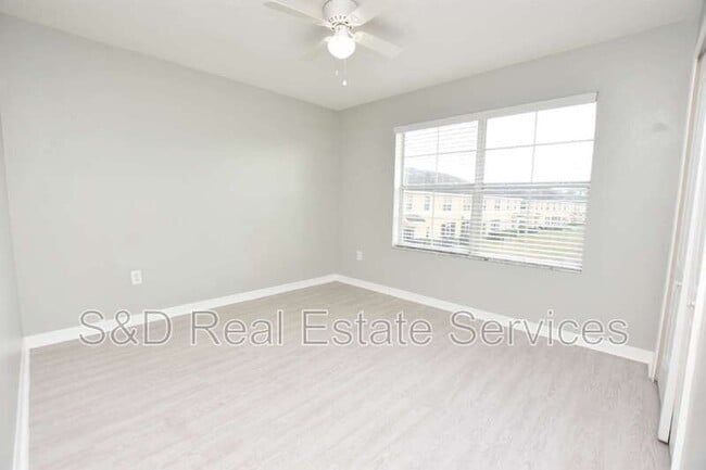 Building Photo - 515 Sandstone St