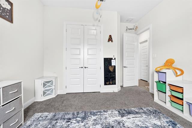 Building Photo - 525 Goose Lake Dr