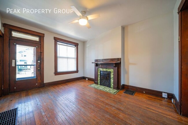 Building Photo - AVAILABLE NOW! Newly Renovated 2 Bedroom T...