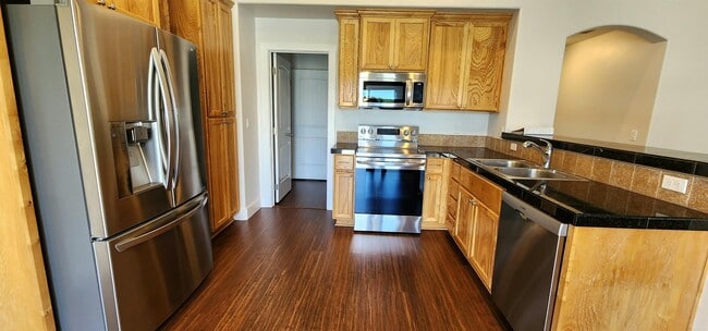 Building Photo - 5140 W Brunmier Dr