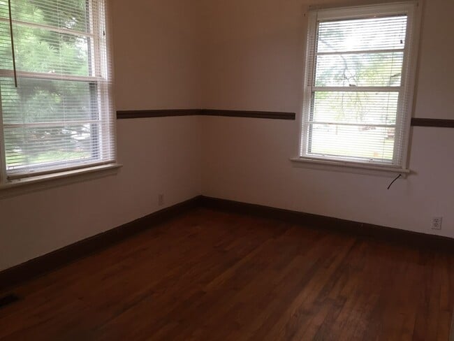 Building Photo - One Level House off Old Forest Road